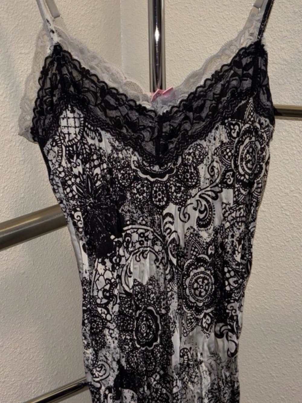 Black & White Lace-Trim Floral Print Cami Top